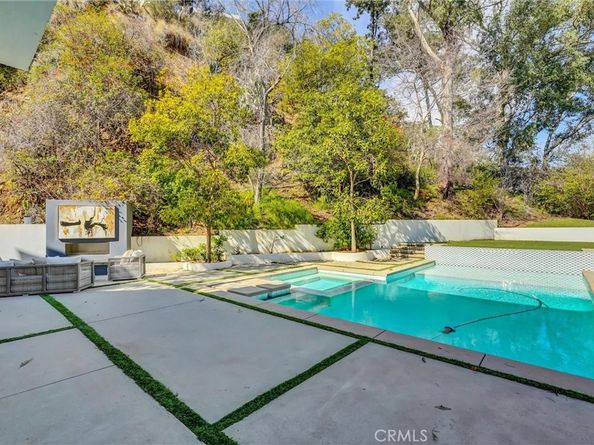 2341 Zorada Court, Los Angeles CA 90046
