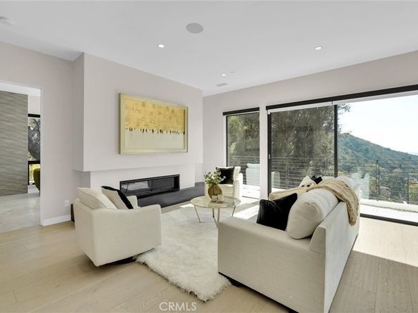 2341 Zorada Court, Los Angeles CA 90046