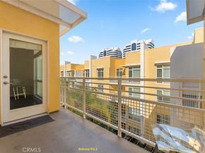 21301 Erwin Street 516, Woodland Hills CA 91367