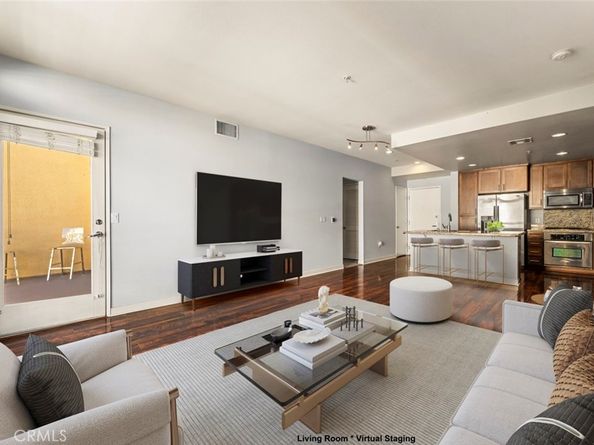 21301 Erwin Street 516, Woodland Hills CA 91367