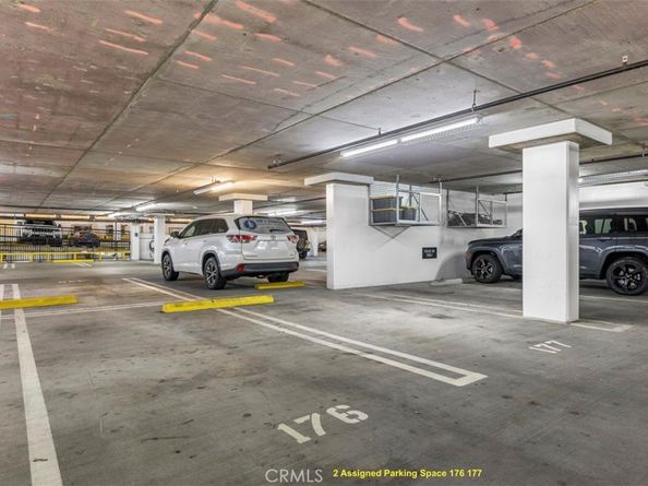 21301 Erwin Street 516, Woodland Hills CA 91367