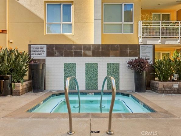 21301 Erwin Street 516, Woodland Hills CA 91367