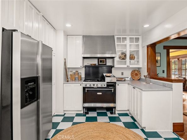 1661 Las Lunas, Pasadena CA 91106