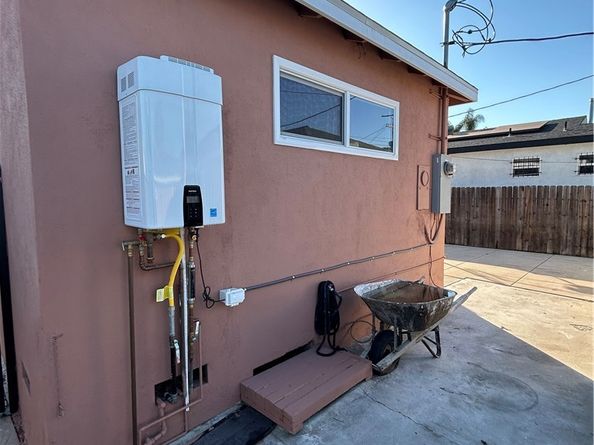 161 W 84th, Los Angeles CA 90003