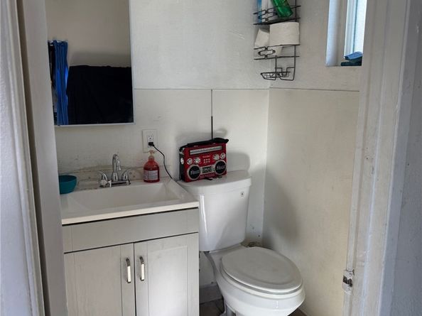 5141 Oakland, Los Angeles CA 90032