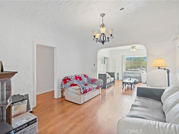 1637 W 37th Street, Los Angeles CA 90018