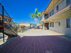 1402 S Minnie Street S, Santa Ana CA 92707