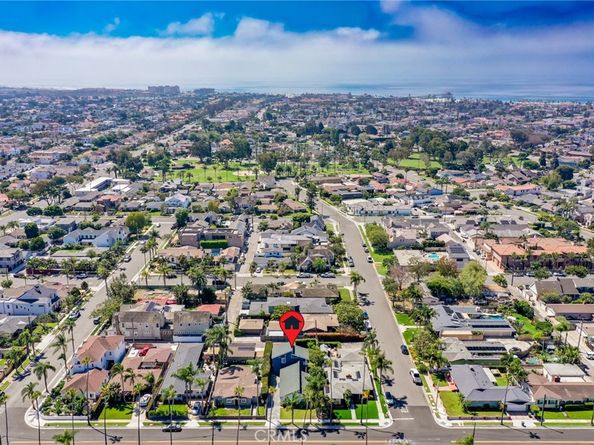 118 Adams Avenue, Huntington Beach CA 92648