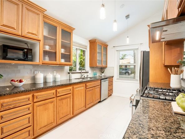 118 Adams Avenue, Huntington Beach CA 92648