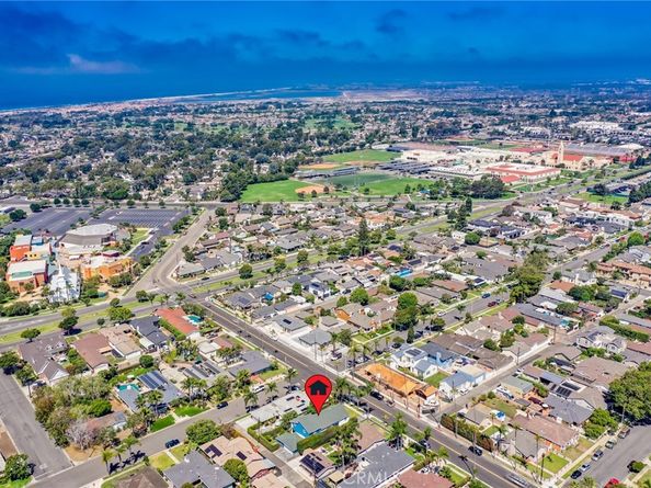 118 Adams Avenue, Huntington Beach CA 92648
