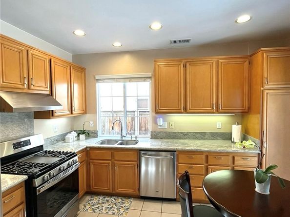52 Danbury Lane, Irvine CA 92618