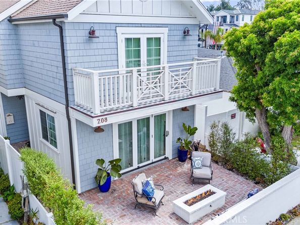 208 Indianapolis Avenue, Huntington Beach CA 92648