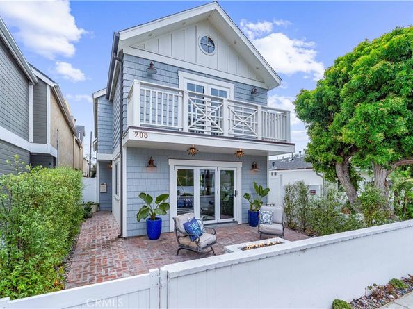208 Indianapolis Avenue, Huntington Beach CA 92648