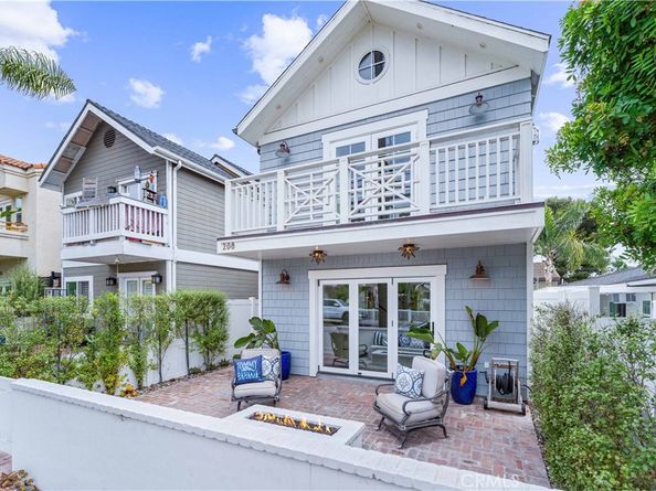208 Indianapolis Avenue, Huntington Beach CA 92648