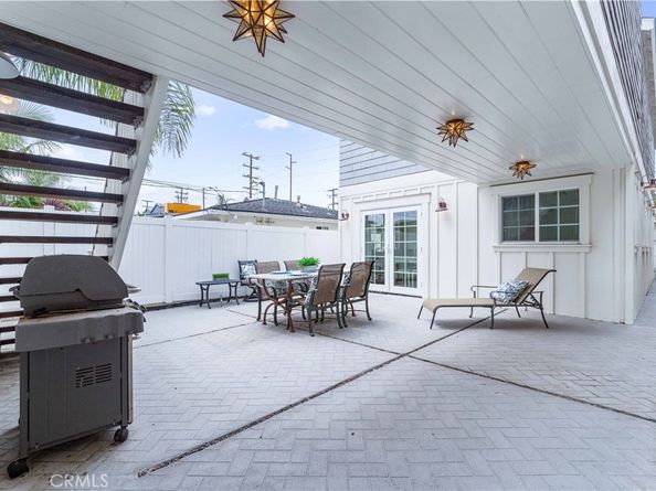 208 Indianapolis Avenue, Huntington Beach CA 92648