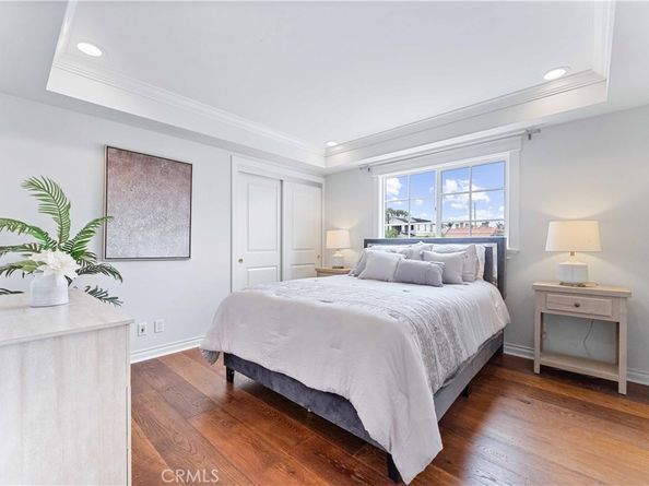 208 Indianapolis Avenue, Huntington Beach CA 92648