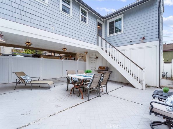 208 Indianapolis Avenue, Huntington Beach CA 92648