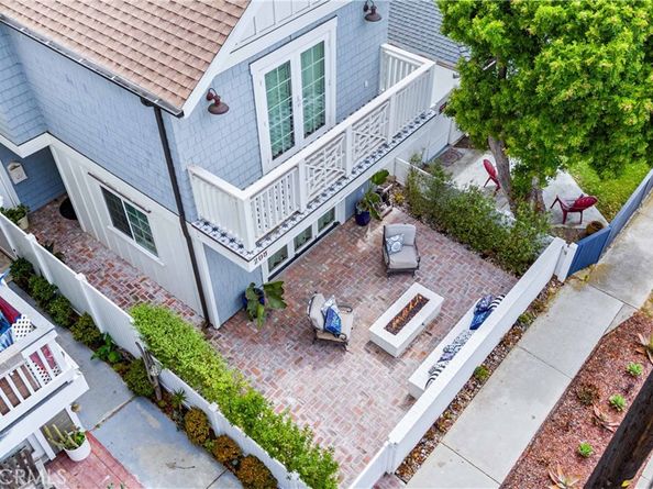 208 Indianapolis Avenue, Huntington Beach CA 92648