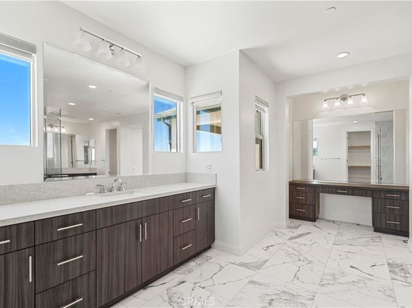 1062 Summit Oak Dr, Lake Forest CA 92679