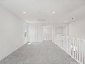 1062 Summit Oak Dr, Lake Forest CA 92679