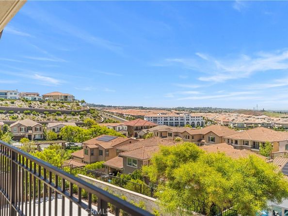 1062 Summit Oak Dr, Lake Forest CA 92679