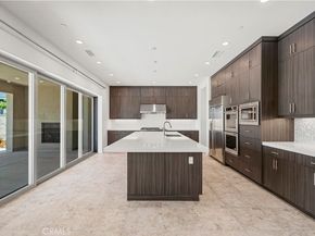 1062 Summit Oak Dr, Lake Forest CA 92679