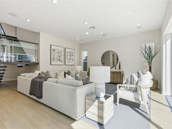 130 Paddlewheel, Lake Forest CA 92630