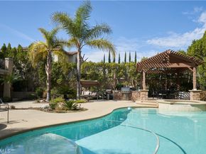 689 E Boxwood Lane, Azusa CA 91702