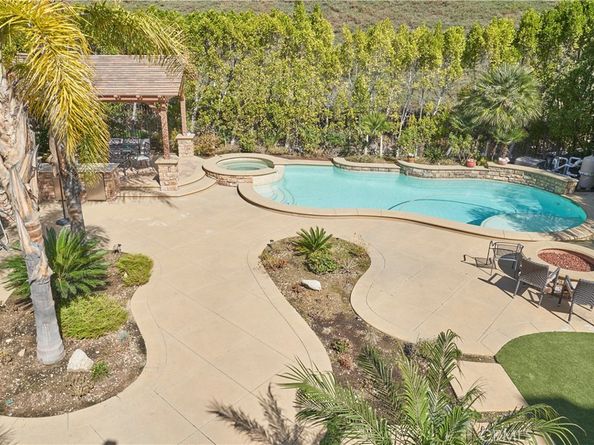 689 E Boxwood Lane, Azusa CA 91702