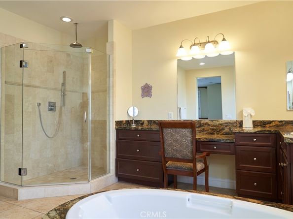 689 E Boxwood Lane, Azusa CA 91702