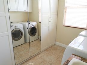 689 E Boxwood Lane, Azusa CA 91702