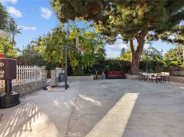 9453 Shoshone Ave, Northridge CA 91325