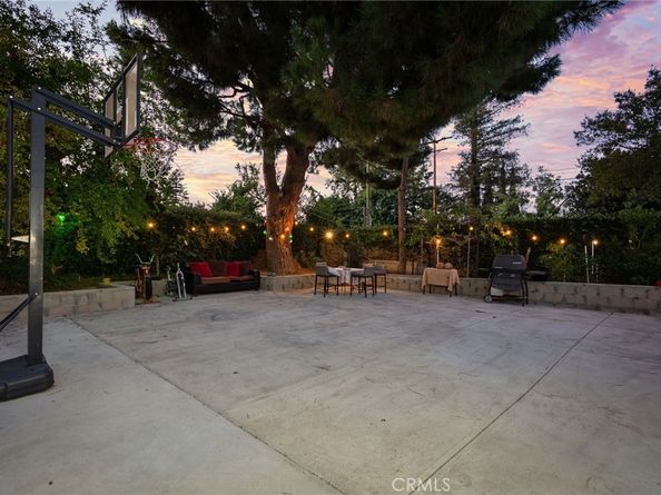9453 Shoshone Ave, Northridge CA 91325