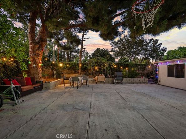 9453 Shoshone Ave, Northridge CA 91325
