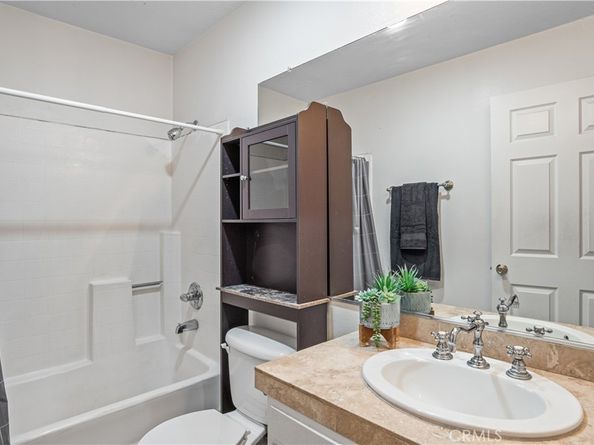 7035 Woodley Avenue 203, Van Nuys CA 91406