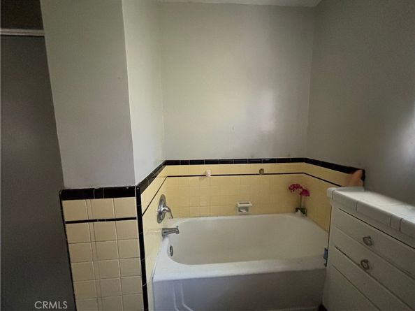 5620 5618 CARTWRIGHT Avenue 2, North Hollywood CA 91601