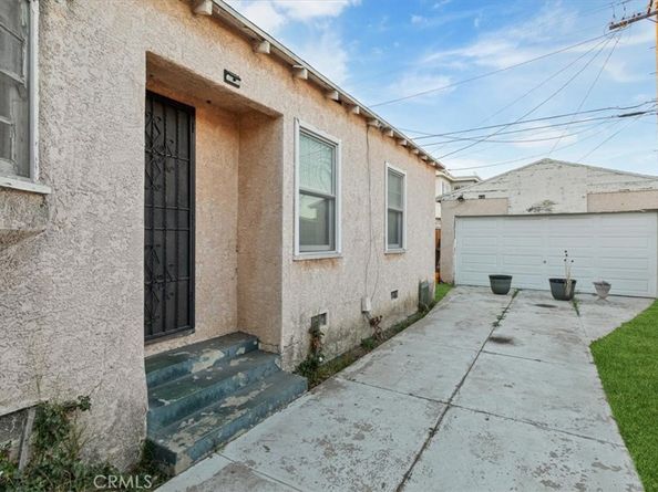 2007 W 94th Street, Los Angeles CA 90047