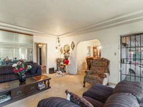 2007 W 94th Street, Los Angeles CA 90047