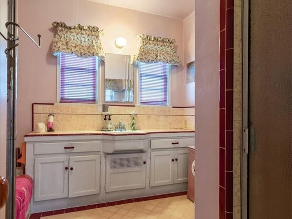 2007 W 94th Street, Los Angeles CA 90047