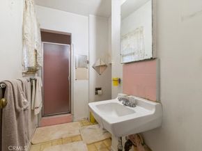 2007 W 94th Street, Los Angeles CA 90047