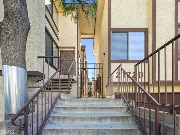 21720 Hart 9, Canoga Park CA 91303