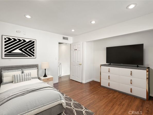 21720 Hart 9, Canoga Park CA 91303
