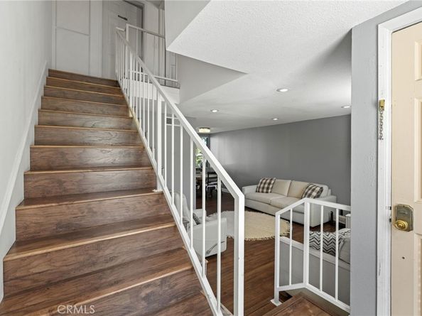 21720 Hart 9, Canoga Park CA 91303