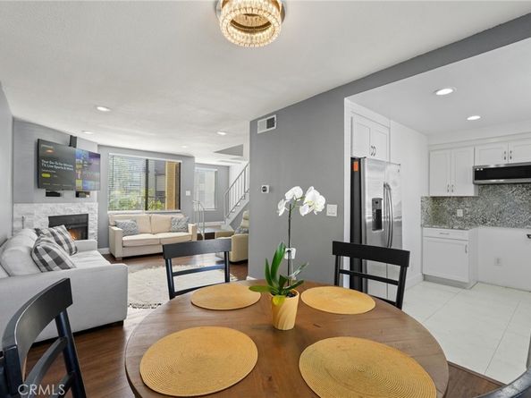 21720 Hart 9, Canoga Park CA 91303