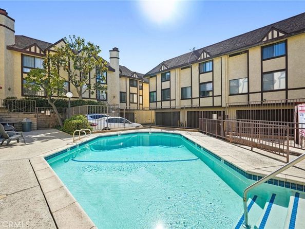 21720 Hart 9, Canoga Park CA 91303