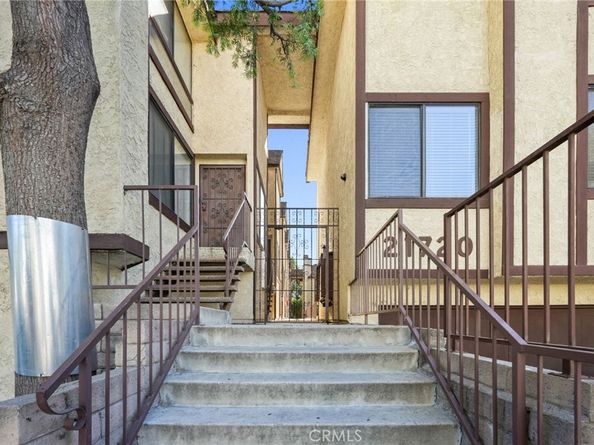 21720 Hart 9, Canoga Park CA 91303