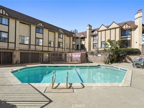 21720 Hart 9, Canoga Park CA 91303