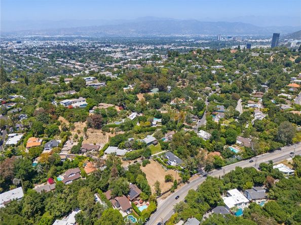 11452 Canton Drive, Studio City CA 91604