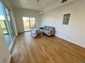654 Penrith, Los Angeles CA 90023