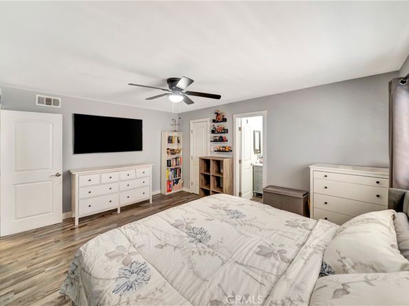 18601 Collins Street D17, Tarzana CA 91356